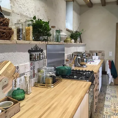 לינה וארוחת בוקר Le Clos Pontillon - 3*