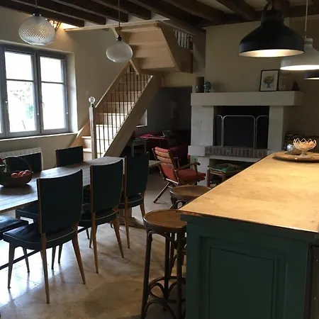 לינה וארוחת בוקר Le Clos Pontillon -